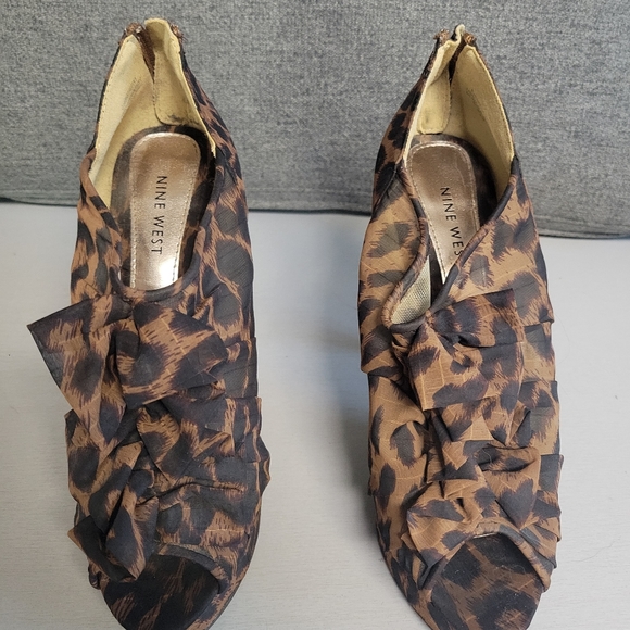 Nine West leopard print size 7.5 open toe heels - Picture 3 of 4